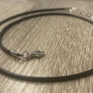 Colar estilo cabedal 2 mm