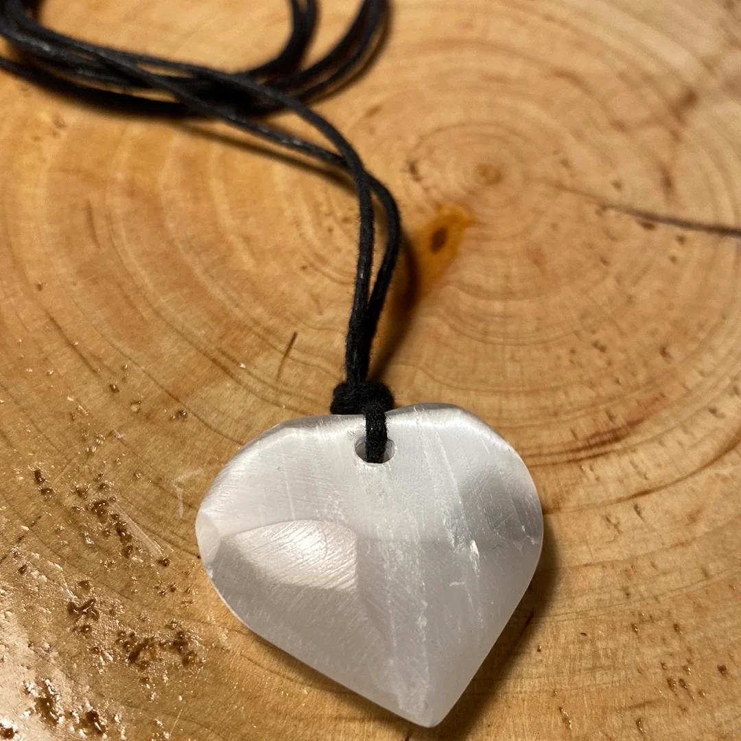 Colar Selenite Coração - Image 3