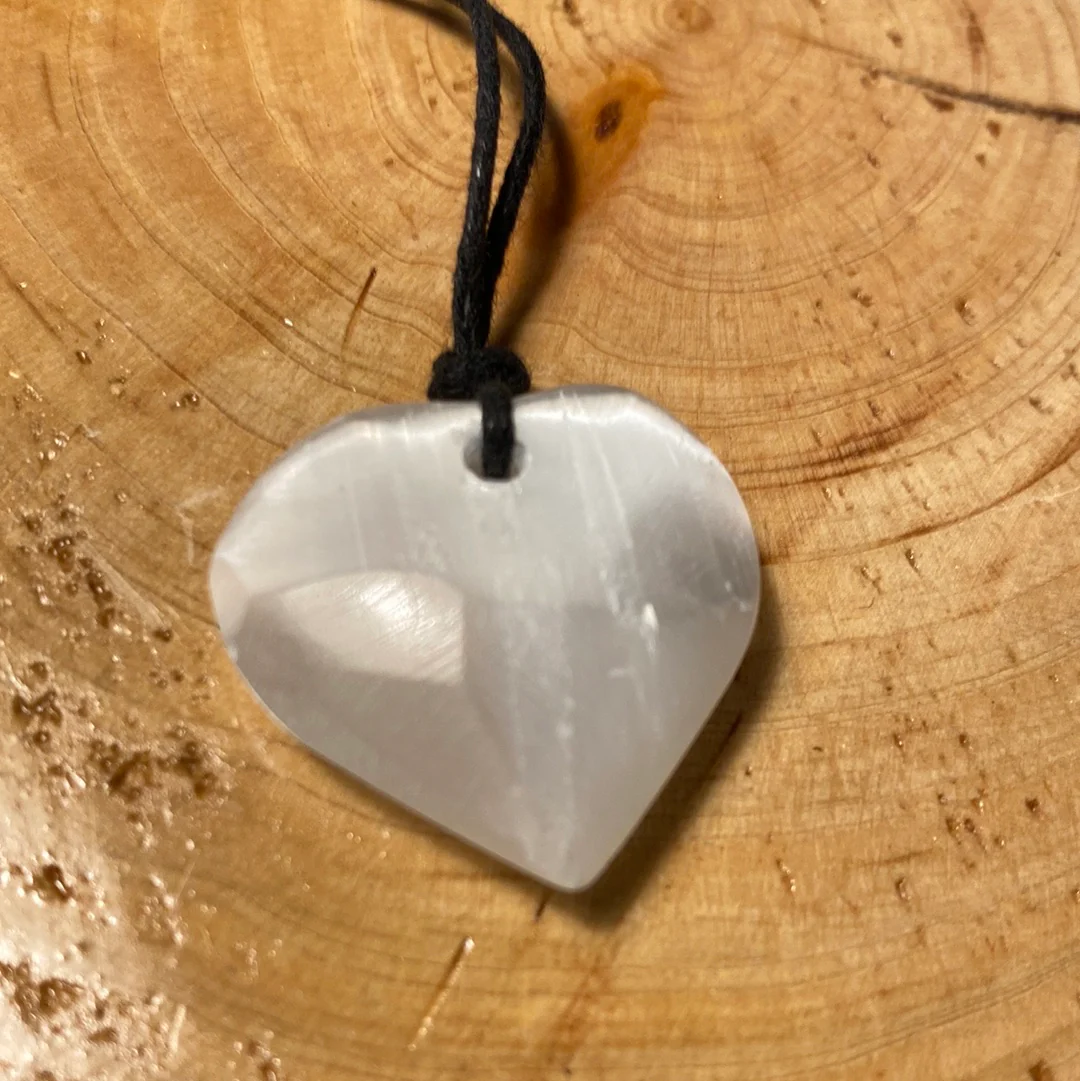 Colar Selenite Coração - Image 4
