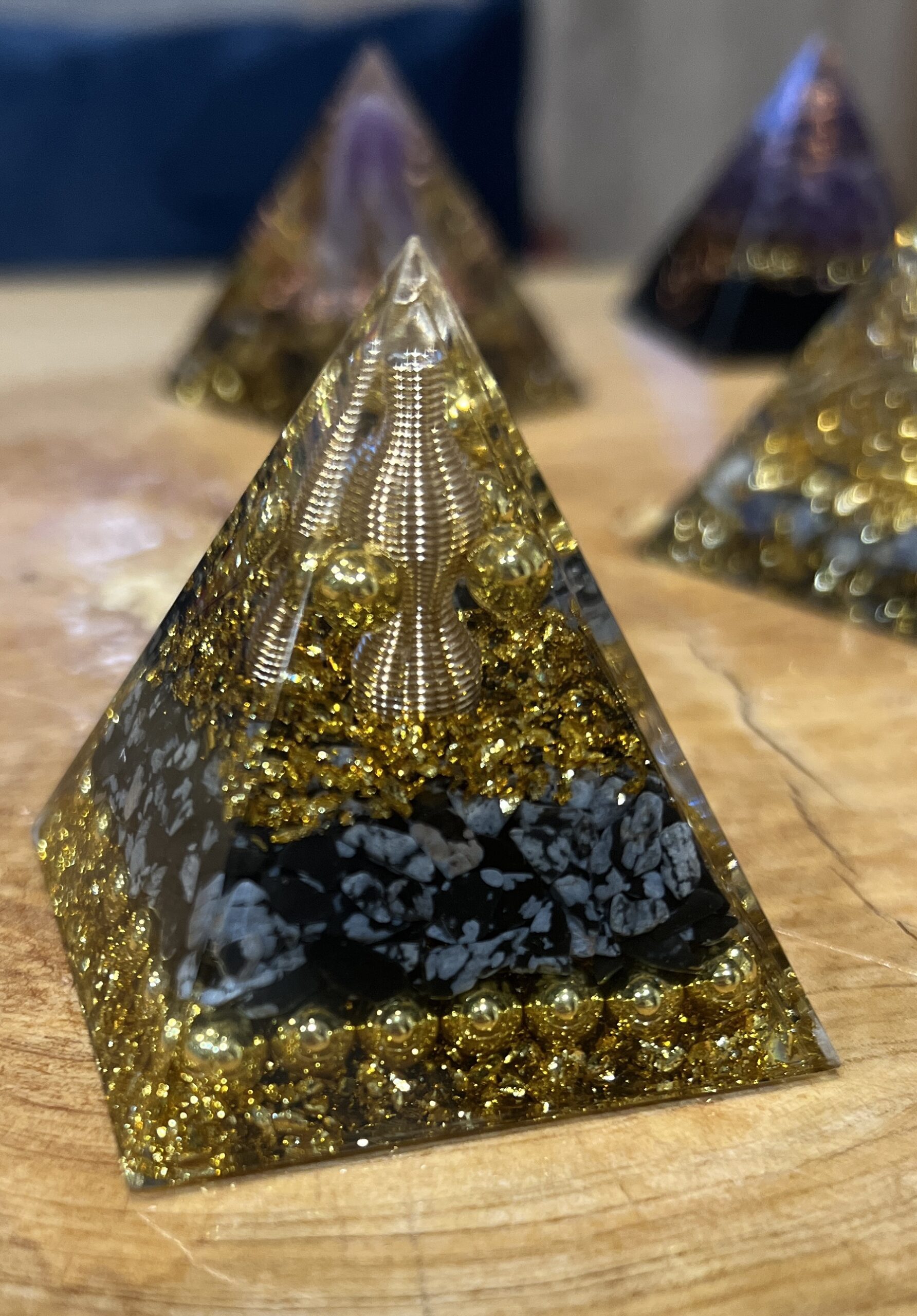 Orgonite Pirâmide de Quartzo Turmalinado - Image 2